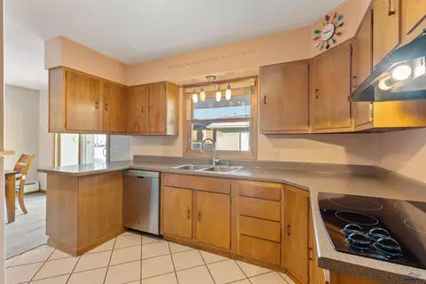 402 Harold St, Wall, SD 57790 photo 6