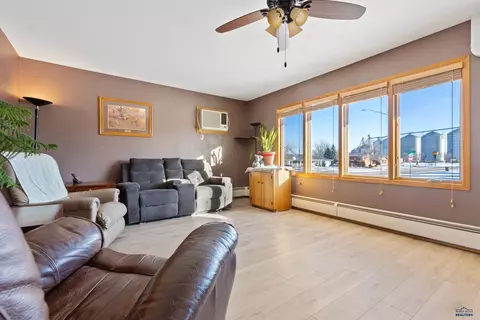 402 Harold St, Wall, SD 57790 photo 3
