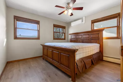 402 Harold St, Wall, SD 57790 photo 9