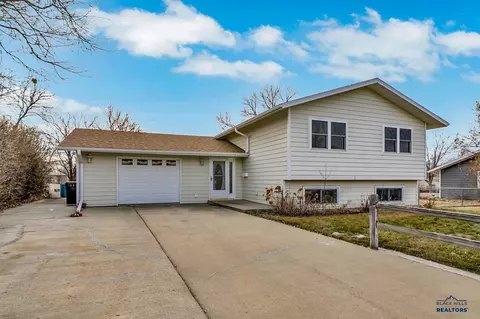 431 Crestwood Dr, Rapid City, SD 57701
