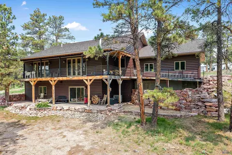 27320 Memorial Rd, Hot Springs, SD 57747