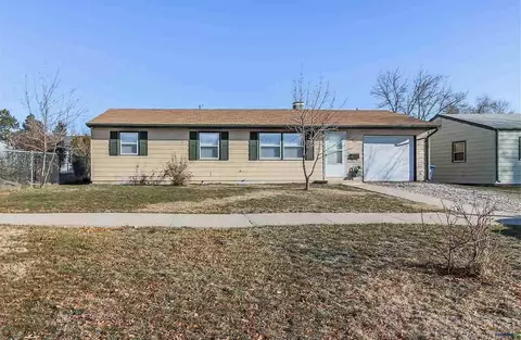 22 Fairmont Blvd, Rapid City, SD 57702