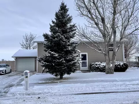 1644 Minuteman Dr, Rapid City, SD 57701