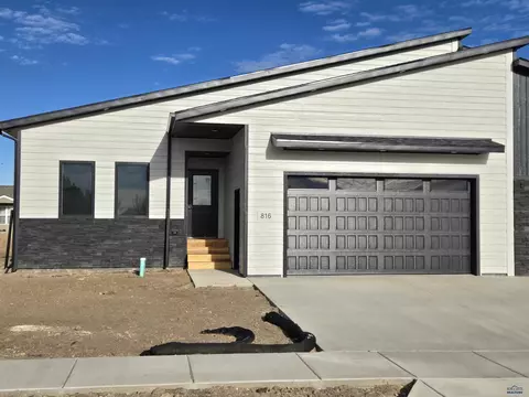 816 Petros Dr, Rapid City, SD 57701