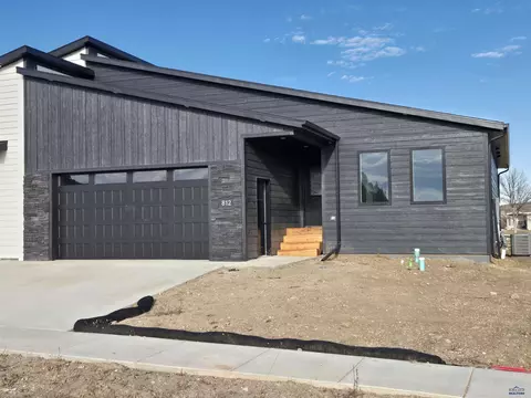 812 Petros Dr, Rapid City, SD 57701