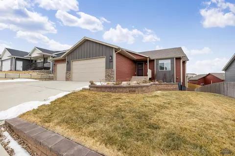 834 Summerfield Dr, Rapid City, SD 57703