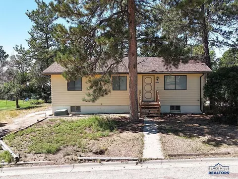 1253 Montana Ave, Upton, WY 82730