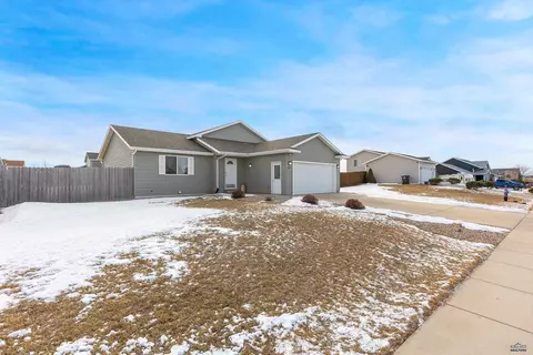 243 Ruhe Ln, Box Elder, SD 57719 photo 2