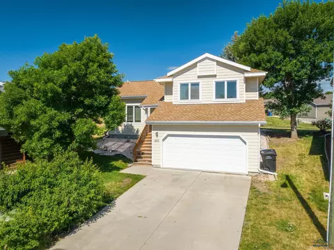1202 Harvest Ln, Rapid City, SD 57701