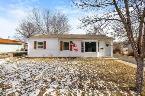 3318 Maple Ave, Rapid City, SD 57701
