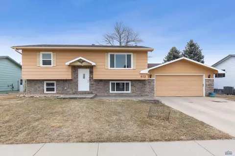 612 Lion Dr, Rapid City, SD 57701