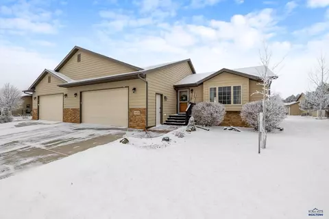 6821 Cog Hill Ln, Rapid City, SD 57702