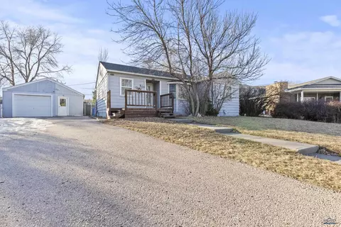 215 Philip Dr, Rapid City, SD 57702