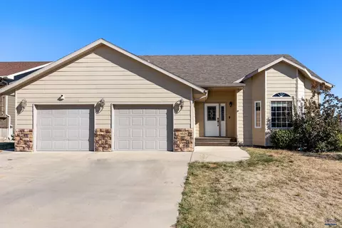 5028 Charmwood Dr, Rapid City, SD 57701