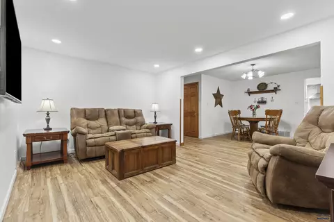 215 W 5th Ave, Wall, SD 57790 photo 7
