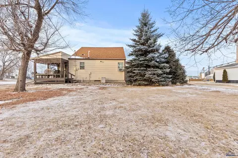 215 W 5th Ave, Wall, SD 57790 photo 33