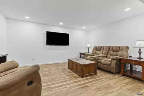 215 W 5th Ave, Wall, SD 57790 photo 6