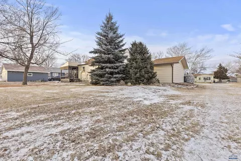 215 W 5th Ave, Wall, SD 57790 photo 32