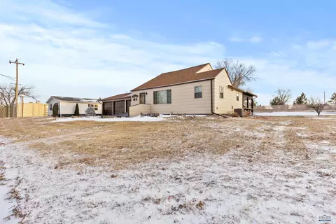 215 W 5th Ave, Wall, SD 57790 photo 3