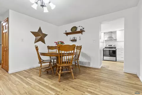 215 W 5th Ave, Wall, SD 57790 photo 16
