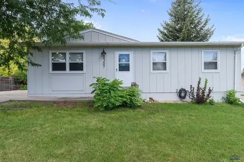 2307 Sheridan Lake Rd, Rapid City, SD 57702