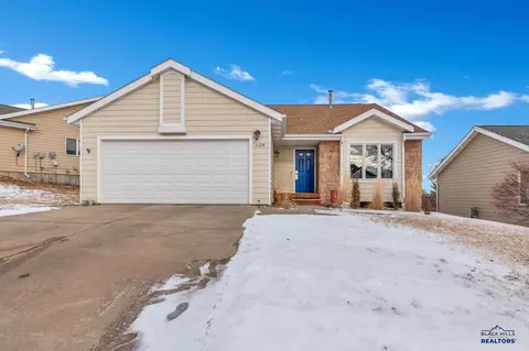 1124 Range View Cir, Rapid City, SD 57701