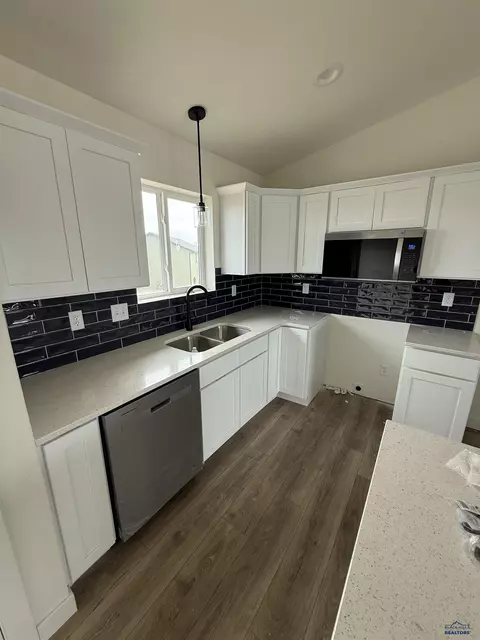 648 Valor Ct, Box Elder, SD 57719 photo 5
