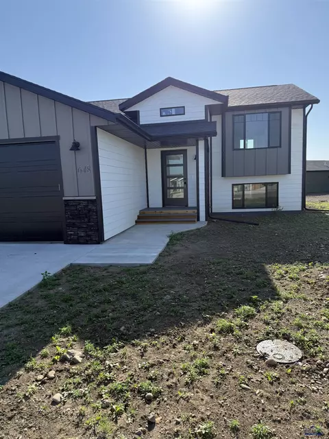648 Valor Ct, Box Elder, SD 57719 photo 2