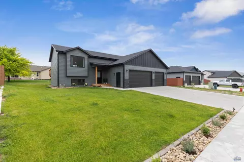 8073 Foley Dr, Summerset, SD 57769 photo 2