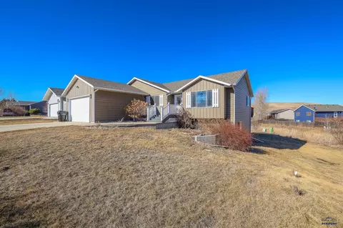 144 Viking Dr, Rapid City, SD 57701