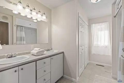 36 Stone Dr, Wall, SD 57790 photo 17