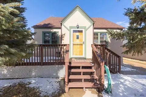 907 Kingsbury St, Belle Fourche, SD 57717