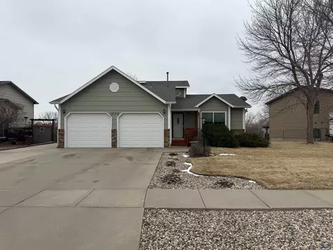 1406 Copperfield Dr, Rapid City, SD 57703