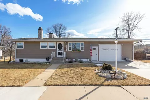 4703 Wentworth Dr, Rapid City, SD 57702