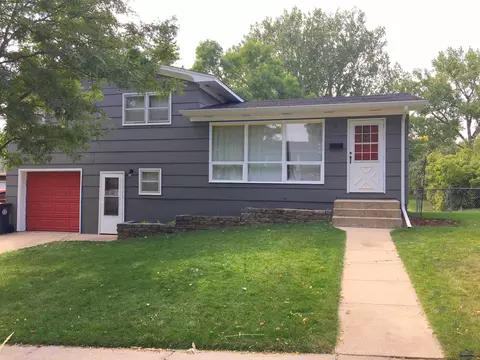 235 Wedgewood Dr, Rapid City, SD 57702