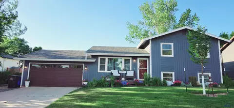 2202 Harney Dr, Rapid City, SD 57702