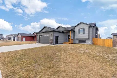 532 Mace Dr, Box Elder, SD 57719 photo 1