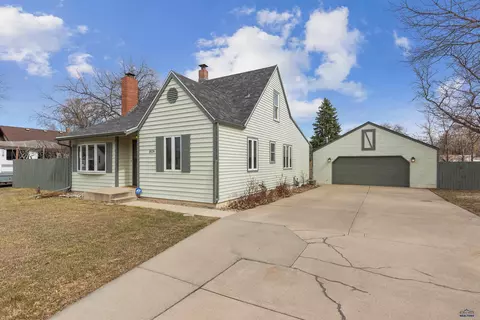 1826 Evergreen Dr, Rapid City, SD 57702