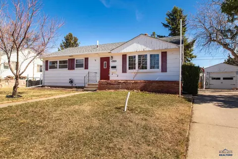 1014 Northeast Dr, Rapid City, SD 57701