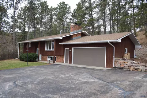 1521 Forest Ct, Rapid City, SD 57701