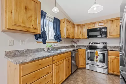 Kitchen - 10945 Bellingham Dr, Summerset, SD 57718 photo 2 of 3