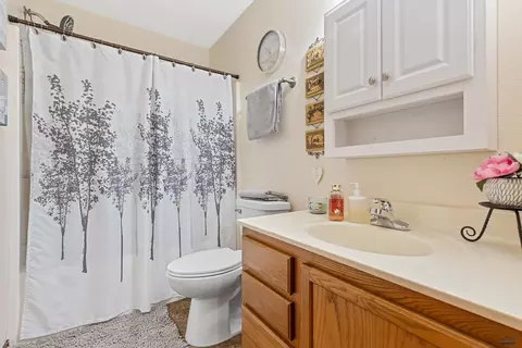 Bath - 10945 Bellingham Dr, Summerset, SD 57718 photo 2 of 3