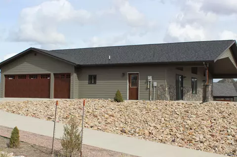 307 Meadowlark Dr, Hot Springs, SD 57747