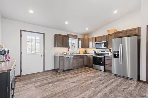 912 Bennington Dr, Box Elder, SD 57719 photo 6