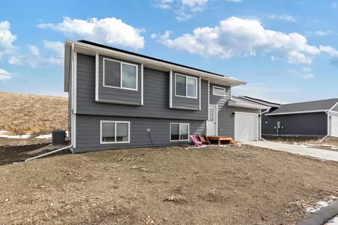 912 Bennington Dr, Box Elder, SD 57719 photo 3