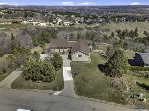 5132 Ridgeview Rd, Rapid City, SD 57701
