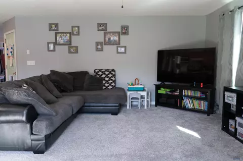909 Verdale Dr, Spearfish, SD 57783 photo 4