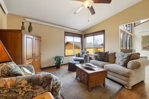 1027 Pine St, Custer, SD 57730 photo 6