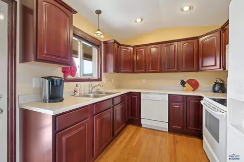 1027 Pine St, Custer, SD 57730 photo 9