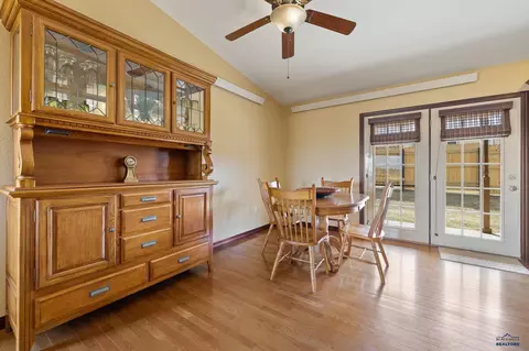 1027 Pine St, Custer, SD 57730 photo 8
